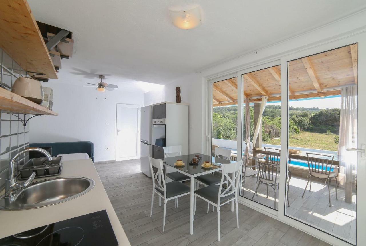 Villa Baras Garden - House With Pool Mirce Extérieur photo